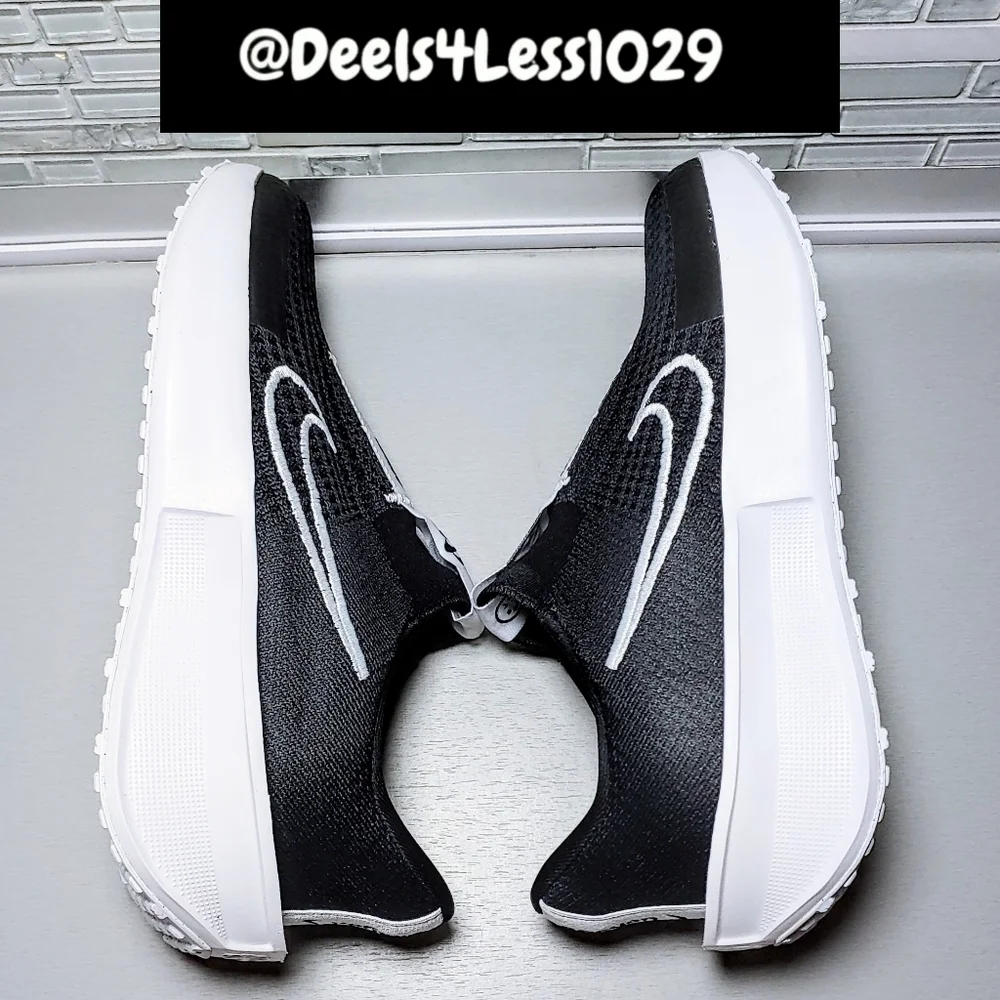 Nike Interact Run Easy-On Slip-On Womens Size 8.5 Black White